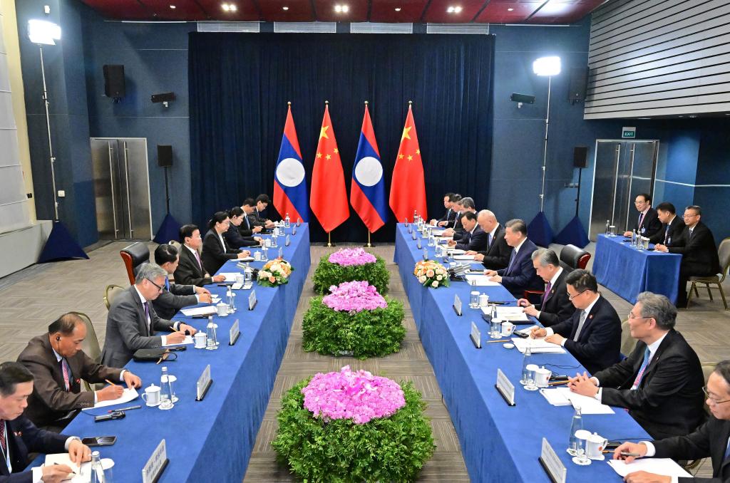Xi pede que China e Laos forjem modelo para cooperação do Cinturão e Rota