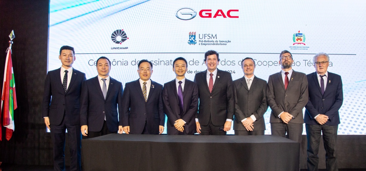 Cerimônia de assinatura de acordos de cooperação técnica entre GAC, UFSC, Unicamp e UFSM