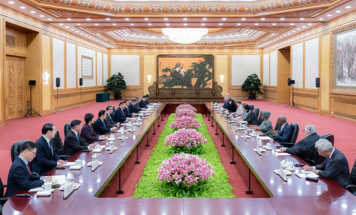 Xi Jinping recebe chefes de grandes organizações econômicas internacionais