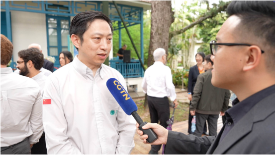 Wang Daoyong, diretor de Governança Corporativa da State Grid Brazil Holding, apresentou o local de trabalho dos agricultores chineses de chá no Jardim Botânico do Rio de Janeiro.
