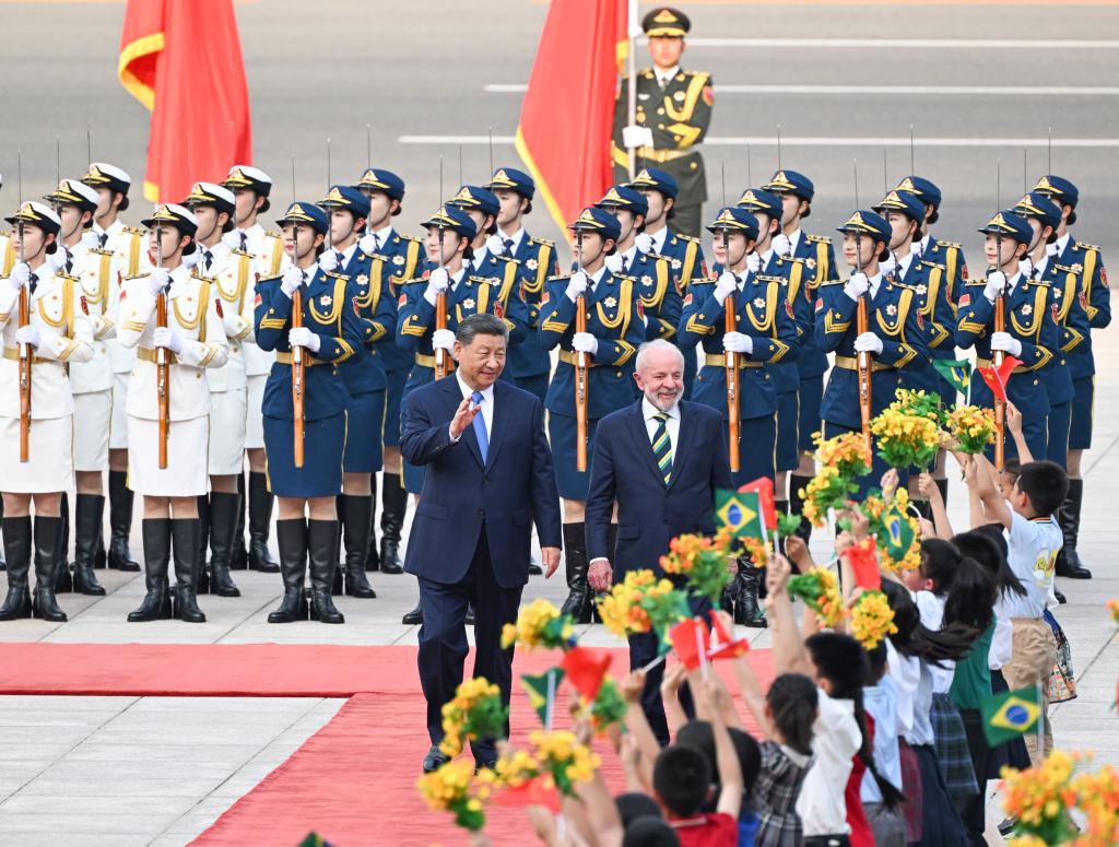 Xi realiza conversas com o presidente brasileiro