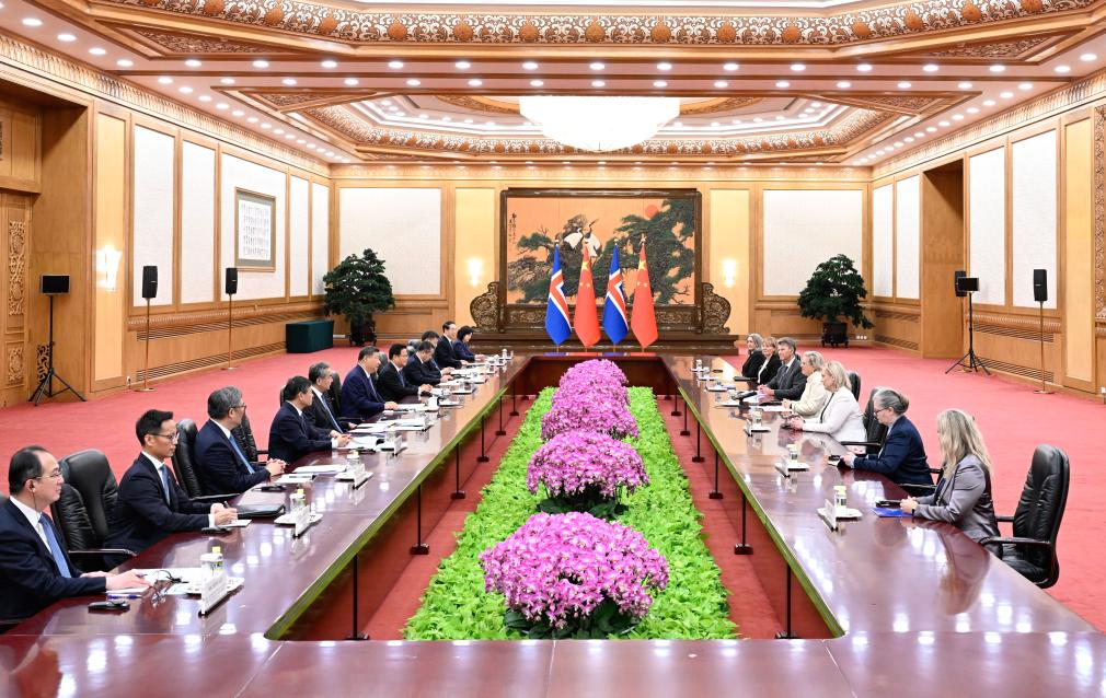 Xi se encontra com presidente da Islândia