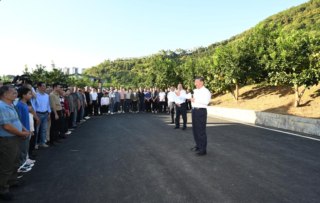 Xi inspeciona Meizhou, da Província de Guangdong, sul da China