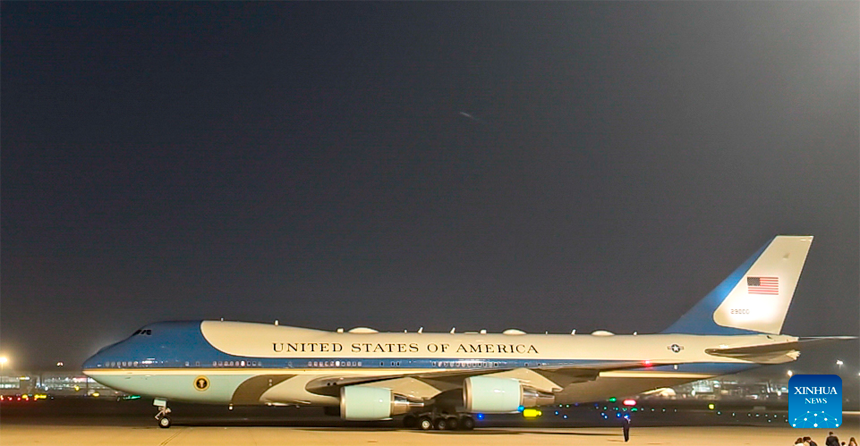 Trump chega a Beijing para visita de Estado à China 