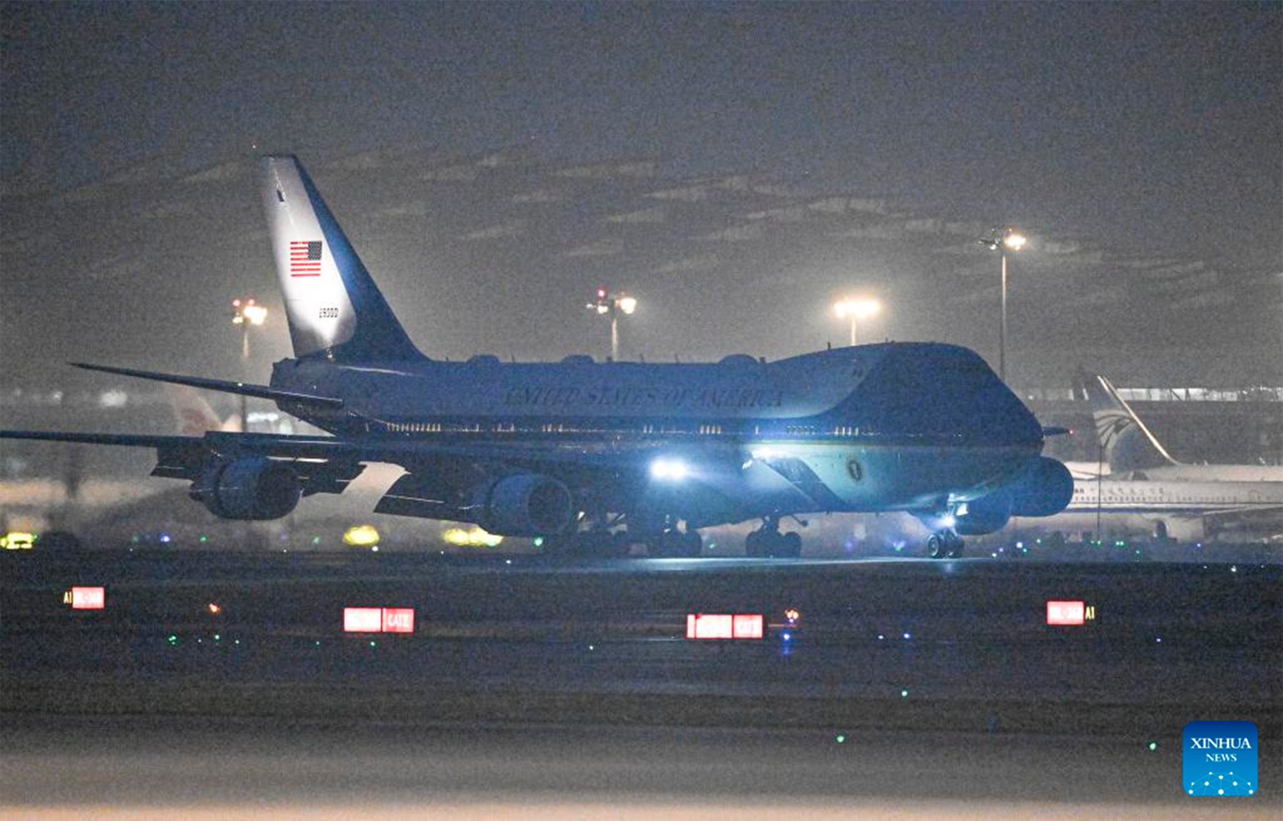Trump chega a Beijing para visita de Estado à China 