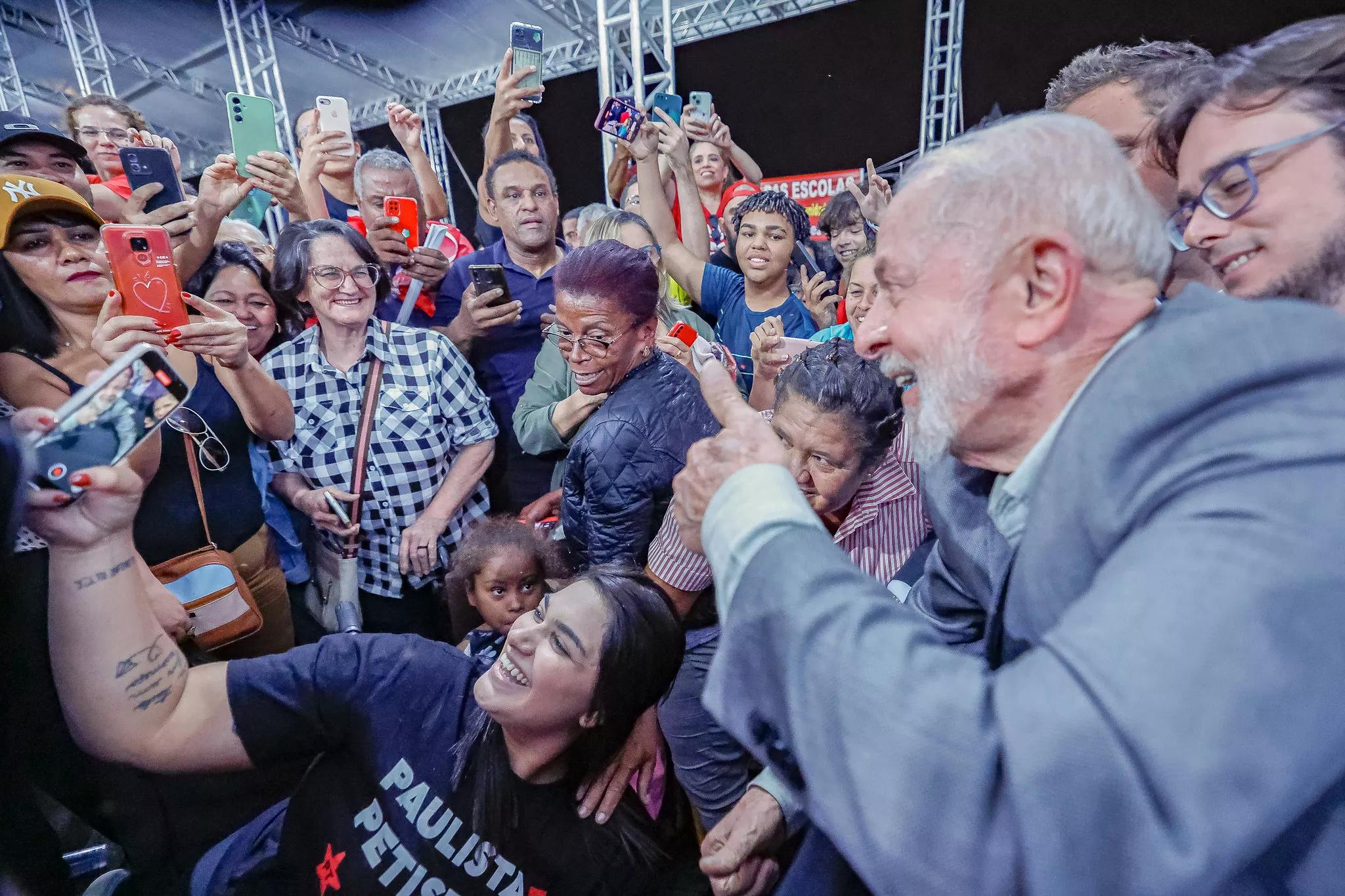 Lula inaugura campus universitário