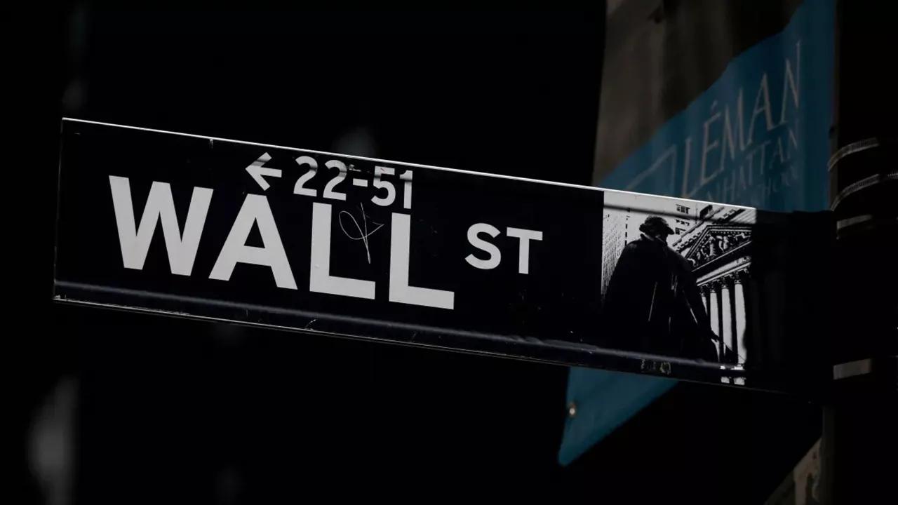 Wall Street, rua onde fica a Bolsa de Valores de Nova York (EUA)