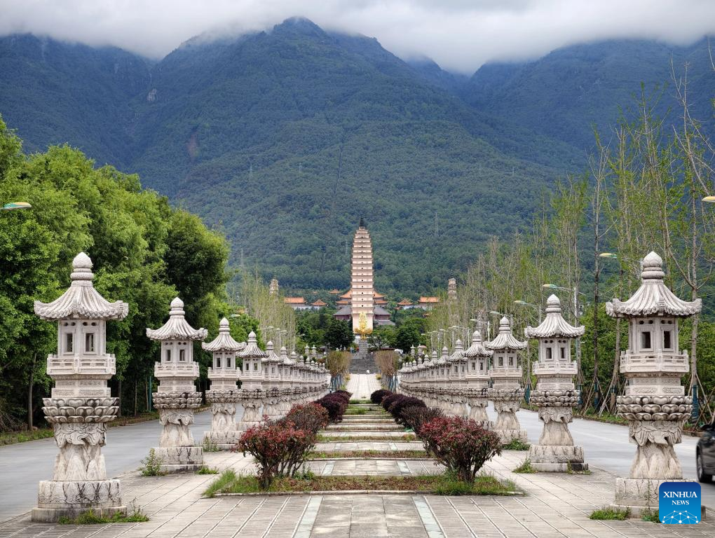 Paisagem das Três Pagodes do Templo Chongsheng em Dali, em Yunnan, sudoeste da China